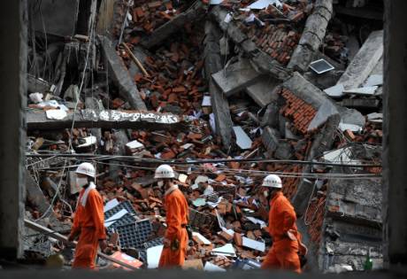 2008年汶川发生8级大地震，造成大规模伤亡。