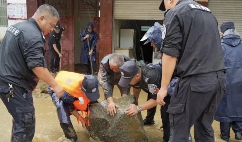 德宏州和盈江县迅速启动II.级应急响应。