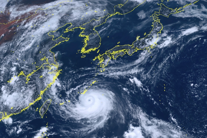 台风卡努（Khanun）移动速度缓慢，冲绳海陆交通等受影响可能会持续到8月5日之后