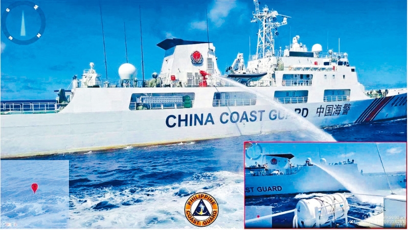 中国海警船射水炮拦截菲巡逻船。
