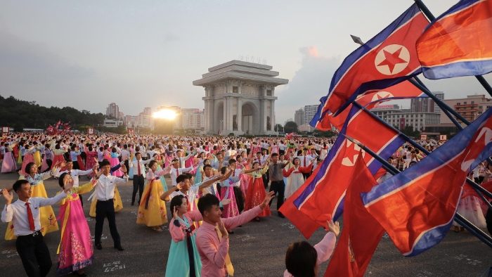 2023年8月15日，人们在平壤凯旋门参加庆祝朝鲜摆脱日本殖民统治78周年的晚会。