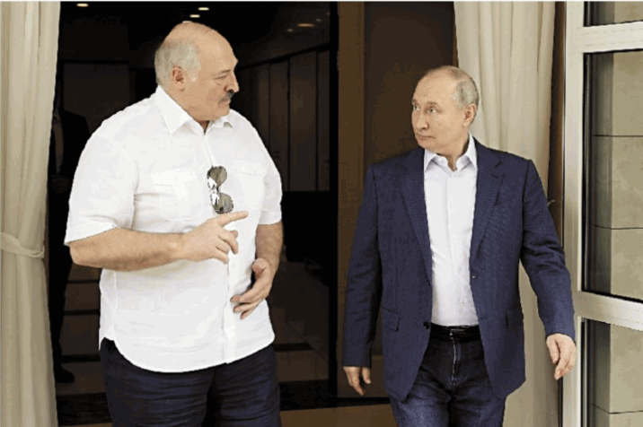 白俄总统卢申科夫（左）与俄罗斯总统普京关系友好。美联社