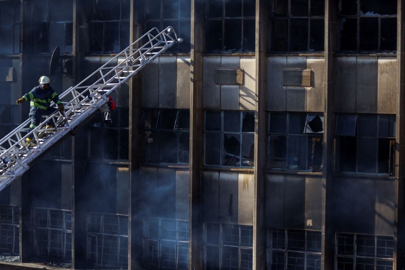 约翰内斯堡一栋公寓发生大火