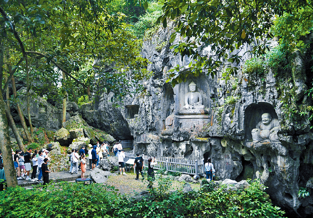 神圣的灵隐寺是杭州西湖文化景观的组成部分。