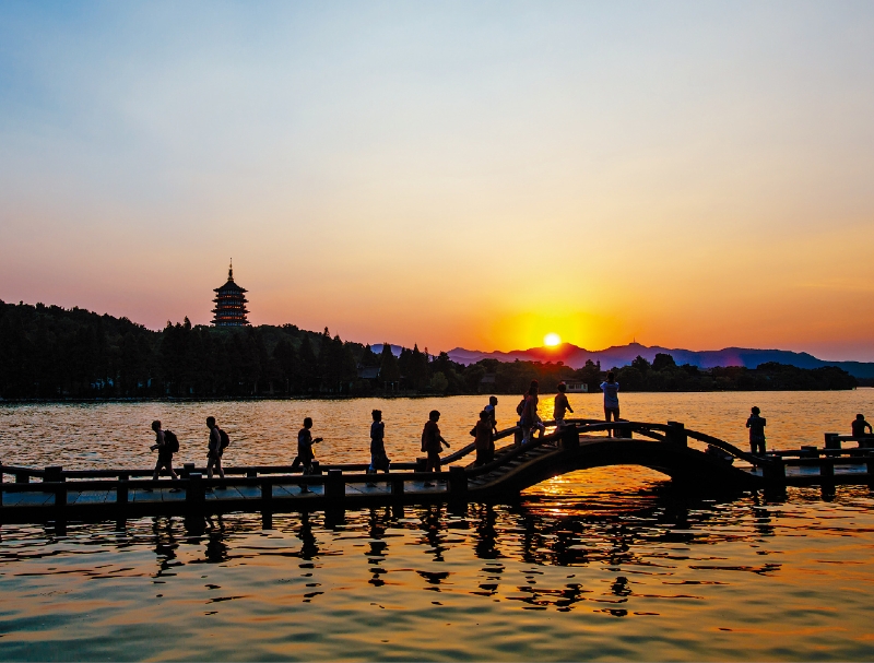 「雷峰夕照」，自古已来便位列西湖10景，景致漂亮动人。