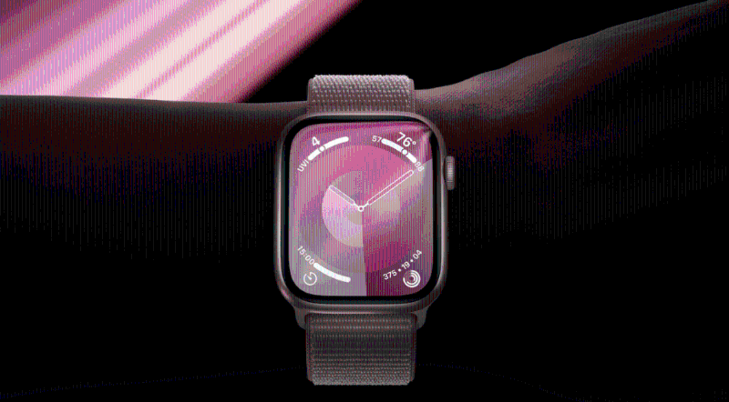 打头阵是Apple Watch Series 9！ 粉红新色表壳现身。 内部经过重新设计，并采用S9芯片，性能大幅提升，并提供全日电量。。