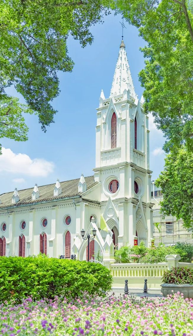 广州好去处2023｜1. 沙面露德天主教圣母堂建于1890年，被列为沙面岛上54处全国重点文物保护单位之一。（图：小红书@HQ汤圆）