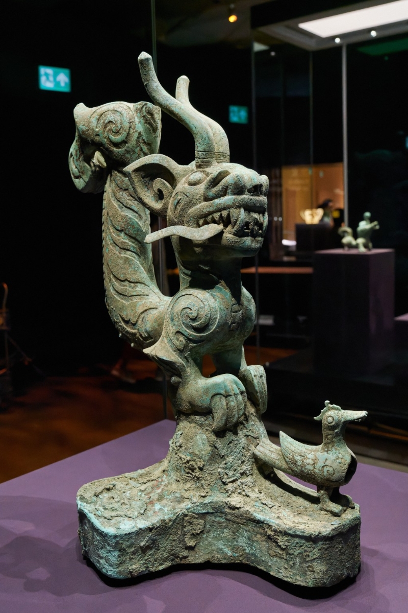 铜虎头龙身像。香港故宫文化博物馆