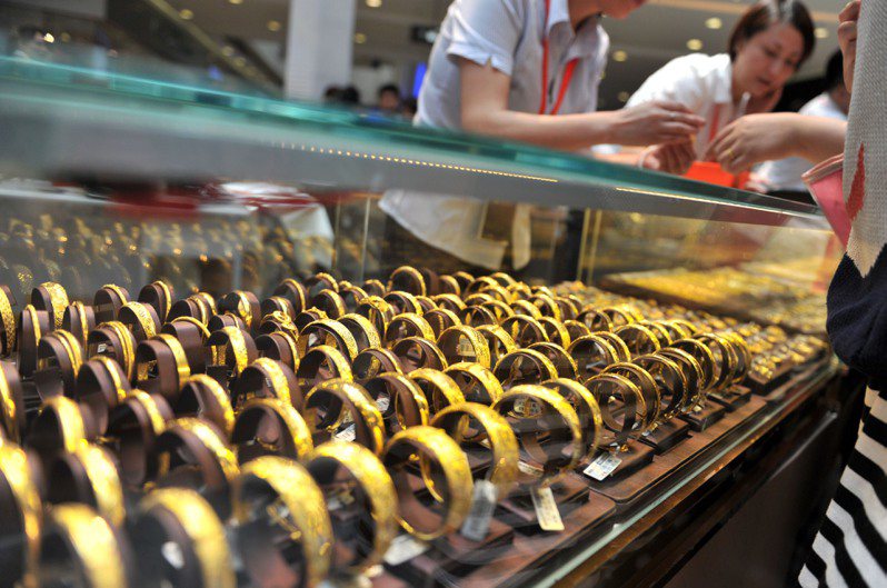 有深圳黄金回收商户表示不会收从香港买黄金，因为担心有组织和团队来这里销赃