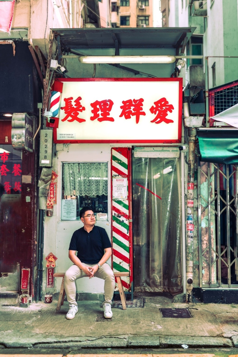 湾仔爱群理发店在1962起开业，至今由90后当家Mark接手经营。(Discover Hong Kong)