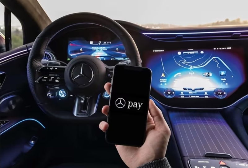 使用指纹支付前，车主需把信用卡连结至Mercedes me帐户，同时启动车内的Mercedes Pay+功能。