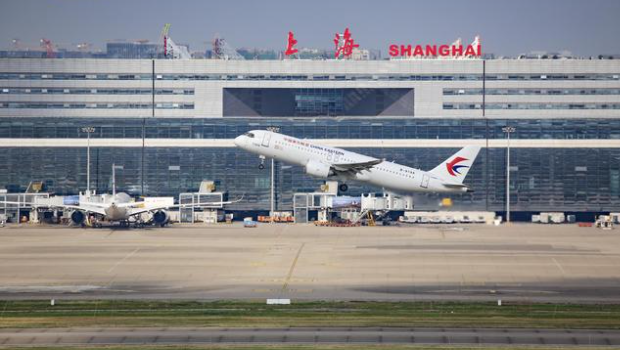 ​C919客机一次订100架，中国商飞单笔最大订单落地上海