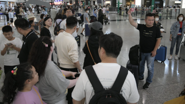 截至今早(30日)10时，共6334人次经机场入境，20072人次出境。