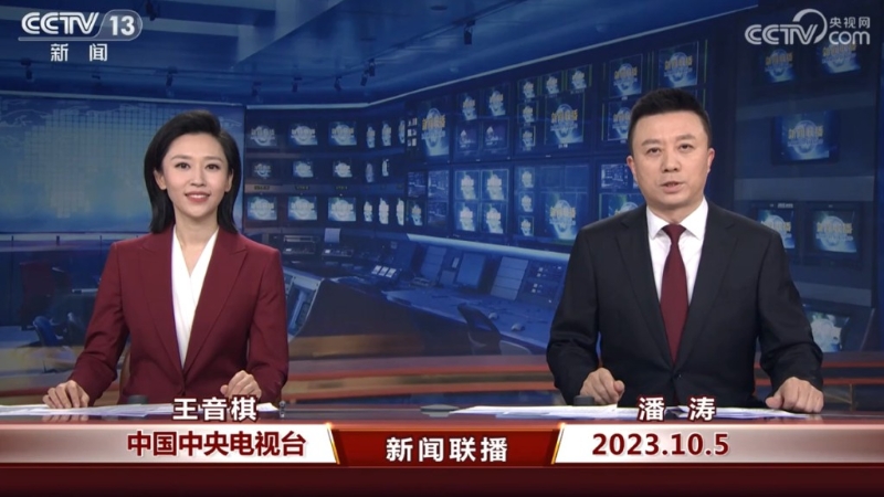 90后的王音棋（左）今日首亮相央视新闻联播。 （央视截图）