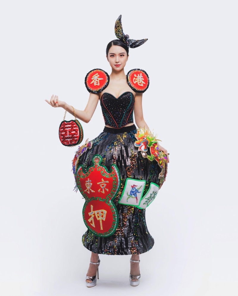 梁庭欣代表香港的民族服装引起网民热议。
