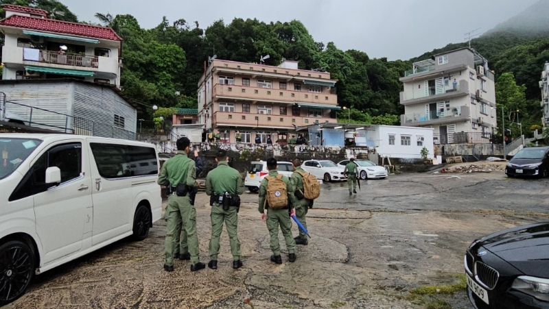 搜救人员继续于花心坑一带搜索。 徐裕民摄