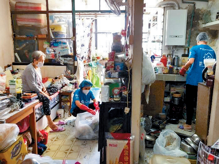 香港仁人家园为林婆婆提供深度清洁和家居整理服务。