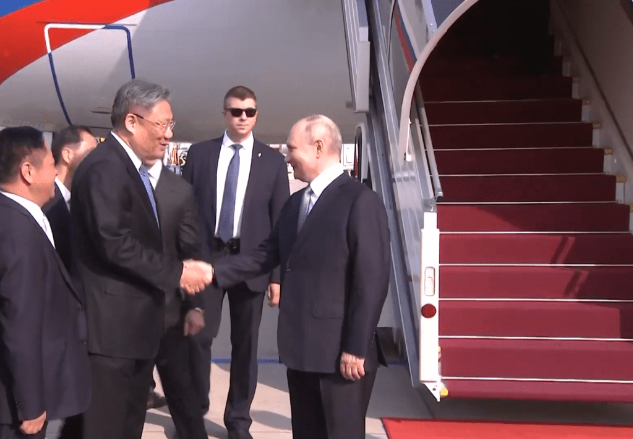 据央视新闻消息，10月17日上午，俄罗斯总统普京乘飞机抵达北京首都国际机场