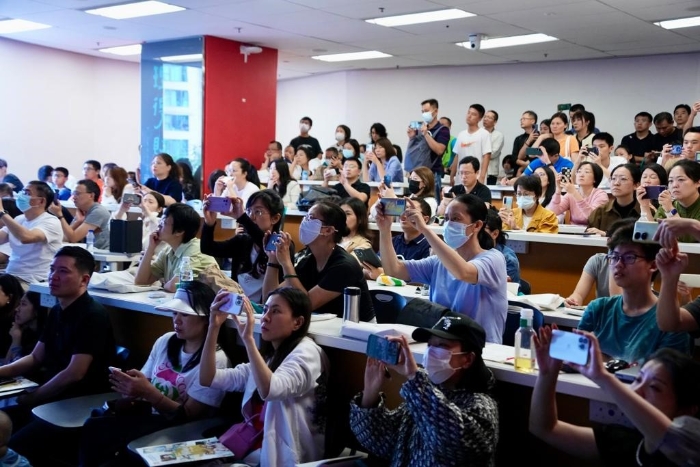 今年的联招和非联招入学讲座在百周年校园李兆基会议中心大会堂举行。