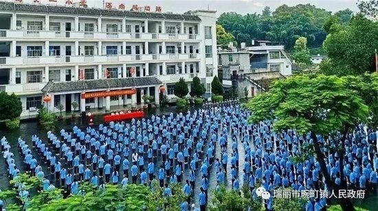 云南瑞丽市畹町中学。