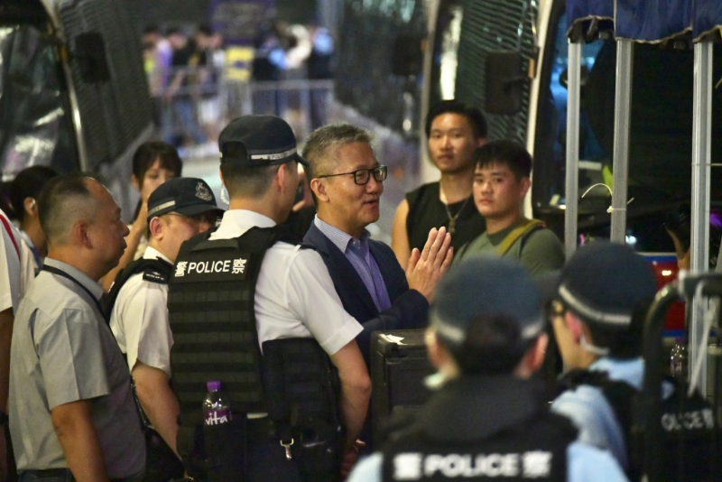 香港警务处长萧泽颐更是亲自到现场视察