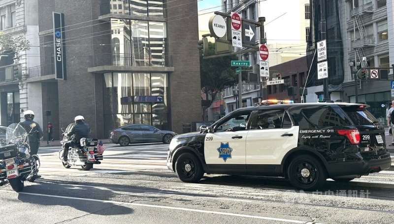 APEC会议正在旧金山举行，联邦特勤局、加州公路警察、旧金山警方出动大批人员维安，却传出捷克采访团队12日傍晚遭3名持枪歹徒抢劫器材。中央社