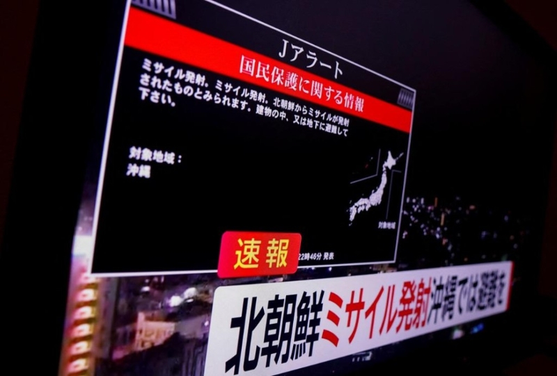 日本政府指朝鲜周二晚发射了导弹，呼吁冲绳民众提防。路透社