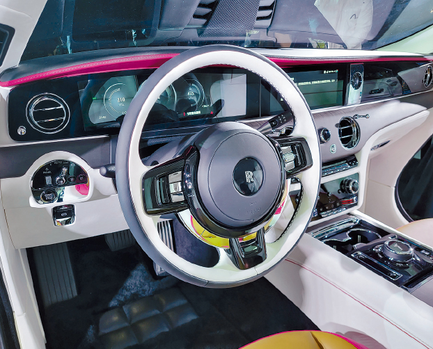 车厢维持实体键格局，不过加有新一代数码表板及中控触屏及互动设施。