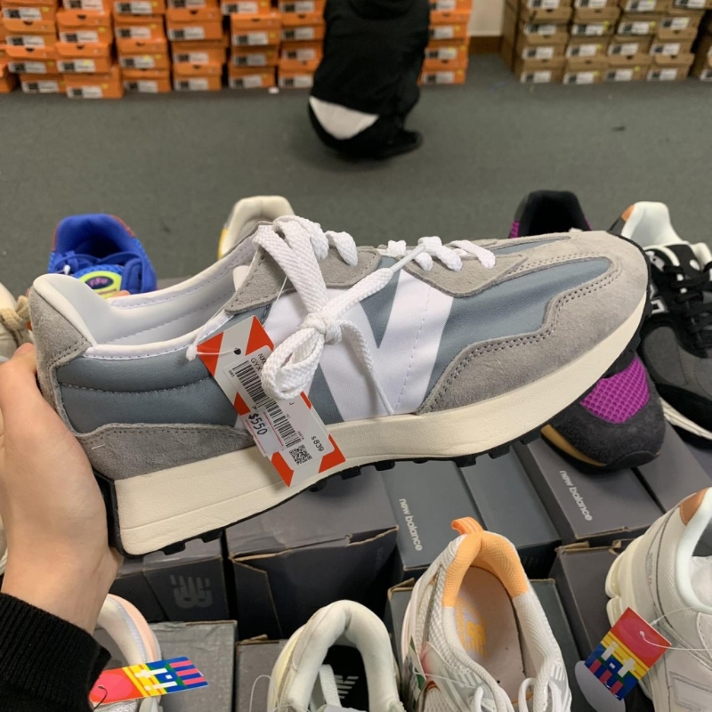 New Balance运动鞋（图片来源：Harbour City Bazaar），