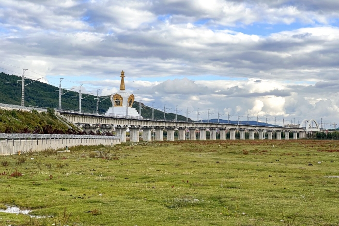 丽香铁路通过藏区。