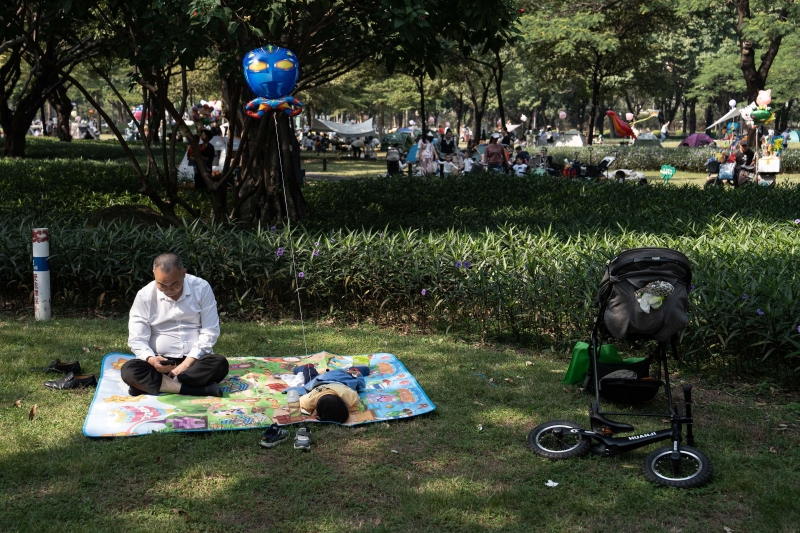 市民 在二沙岛大草坪露营