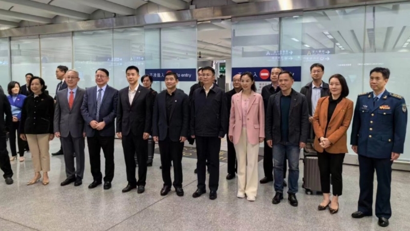 共17名专家及航天员中午抵达香港展开访问