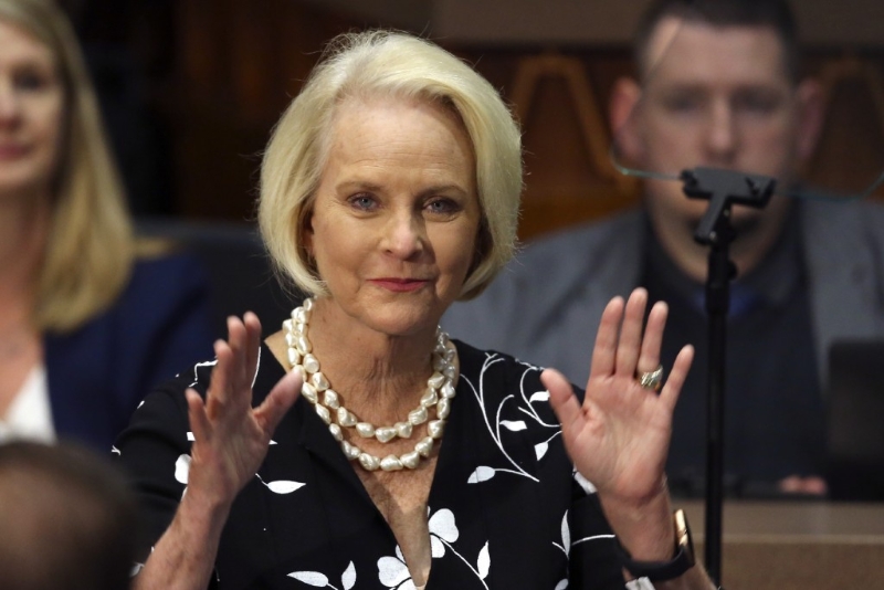 辛迪·麦凯恩（Cindy McCain）