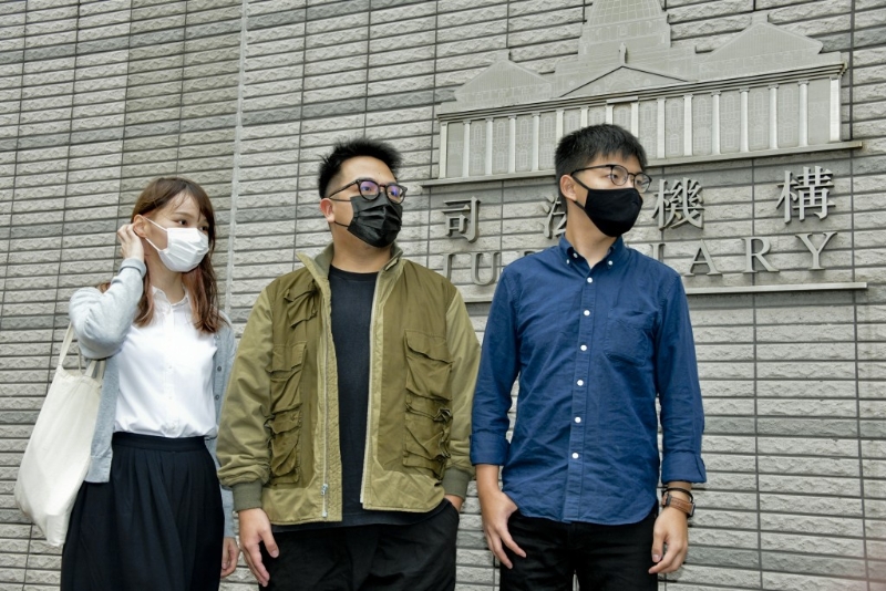 前香港众志成员周庭（左）、林朗彦（中）和黄之锋（右）涉煽惑非法集结案。资料图片