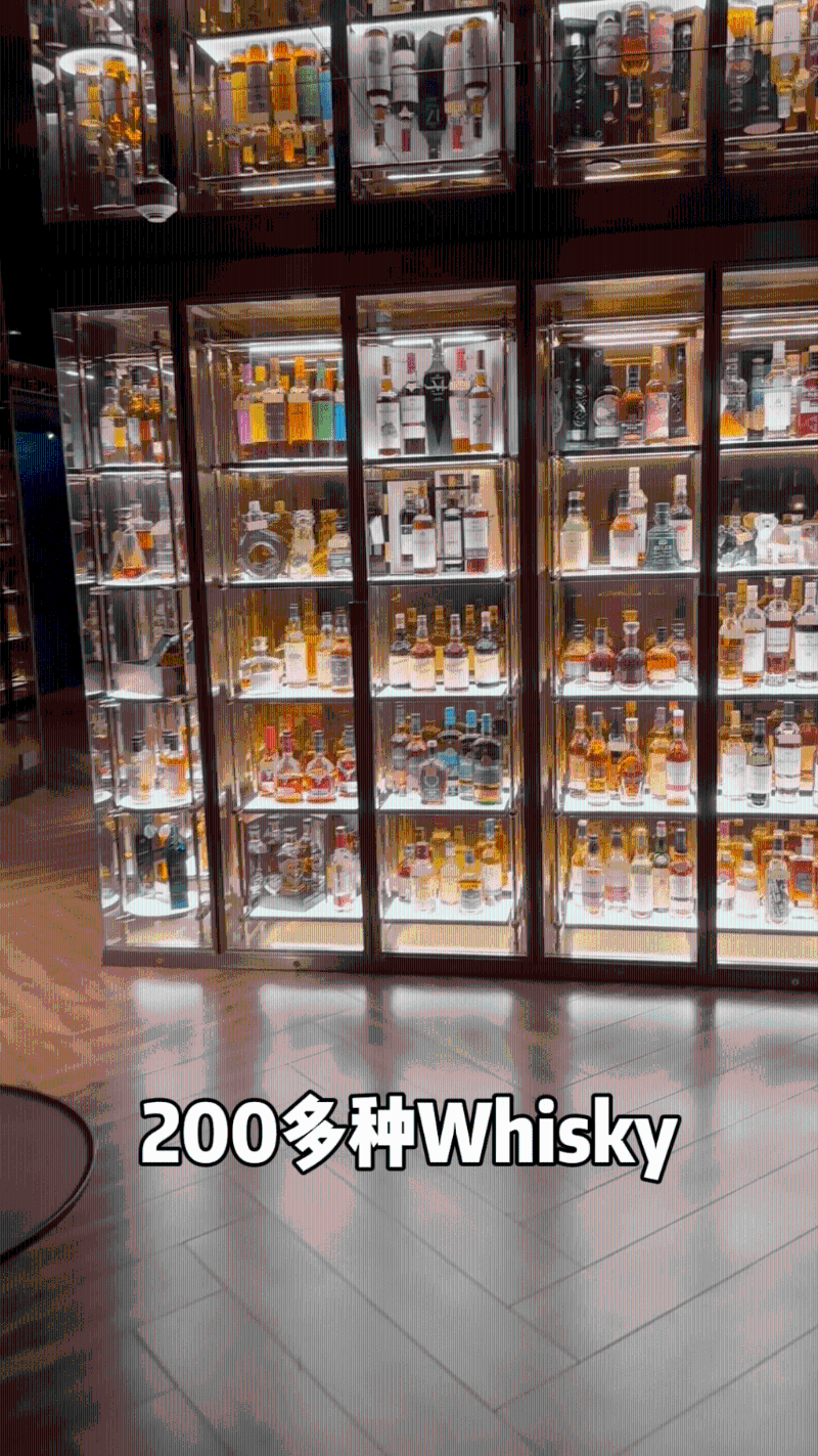 这里藏有二百多瓶威士忌，八成可以按杯买