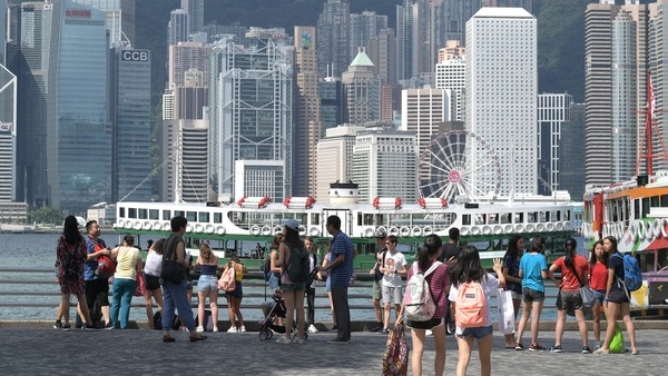 议员支持维港两岸海滨发展为旅游景点，举办更多国际盛事。