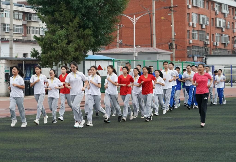 深圳的公立小学及初中，明年起要每天也为学生上体育课