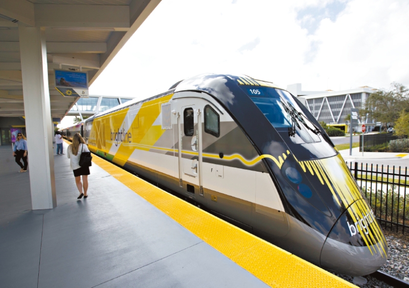 拜登政府承诺拨款30亿，助建南加州至赌城的高速铁路，预计能在2028年洛杉矶奥运时投入服务。 美联社