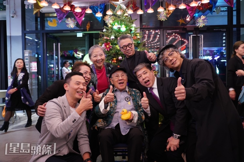 昨天适逢“小黄鸭之父”林亮(中)100岁生日。