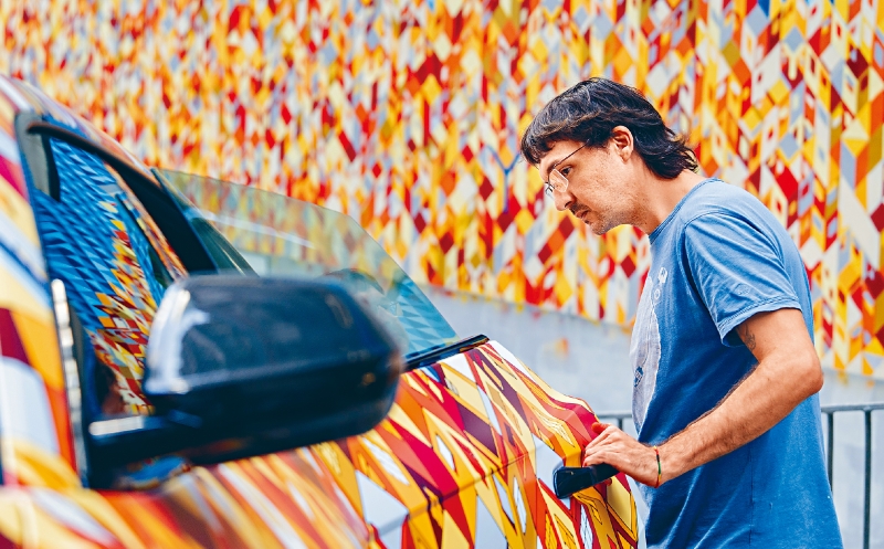 香港著名艺术家Alex Croft为兰博基尼创作了一辆“流动艺术车”