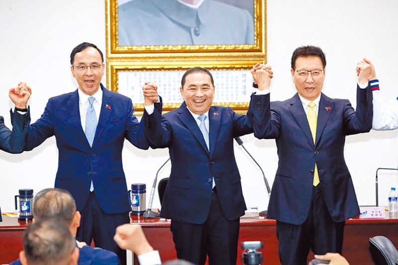 郭正亮认为，国民党主席朱立伦（左起）、正副领导人候选选人侯友宜、赵少康目前的打法正确。