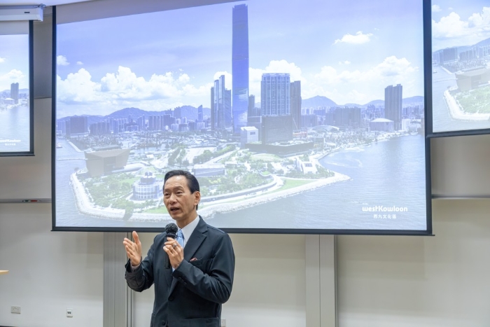 M+博物馆主席陈智思分享香港在艺术和文化方面的发展和机遇。