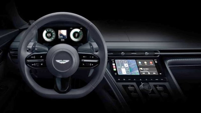 ston Martin的CarPlay介面与保时捷相似，数码仪表板中央可随时换上音乐Widgets。