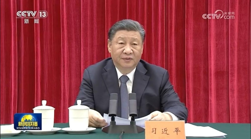 中共中央举行纪念毛泽东诞辰130周年座谈会，国家主席习近平发表重要讲话。央视新闻联播画面