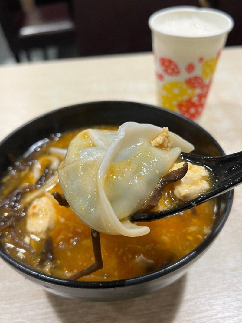 酸辣汤配饺子