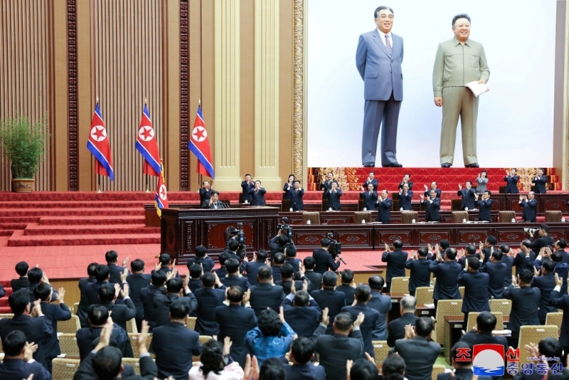 第14届最高人民会议第10次会议周一在平壤万寿台议事堂召开。 路透社