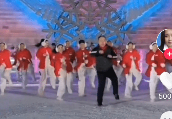 至于哈尔滨阿城区文旅局长于冰雪大世界热舞成网上热话
