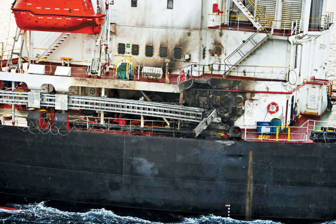 美国散装货船“Genco Picardy号”，周三在亚丁湾被胡塞武装无人机的炸弹击中。