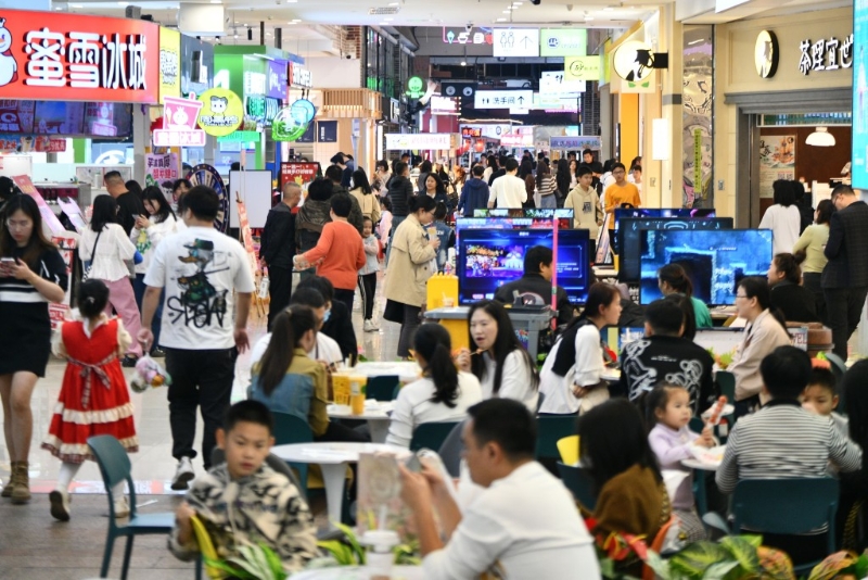 东莞常平百花时代广场美食街是港人觅食好去处之一。