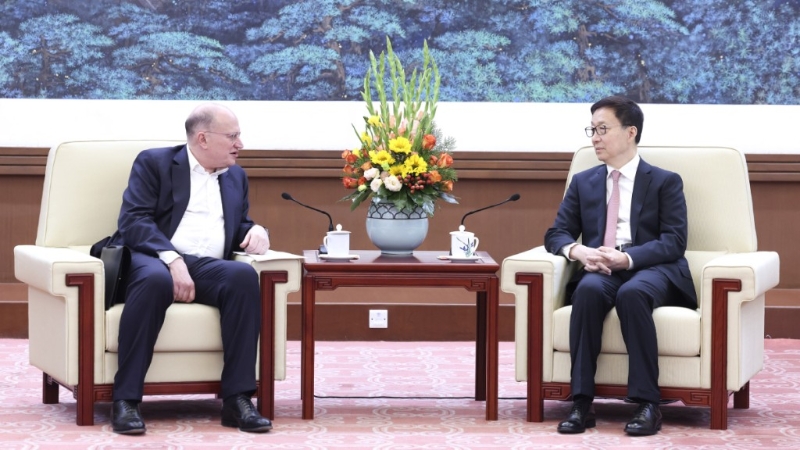 国家副主席韩正在北京会见英国汇丰集团主席杜嘉祺。新华社